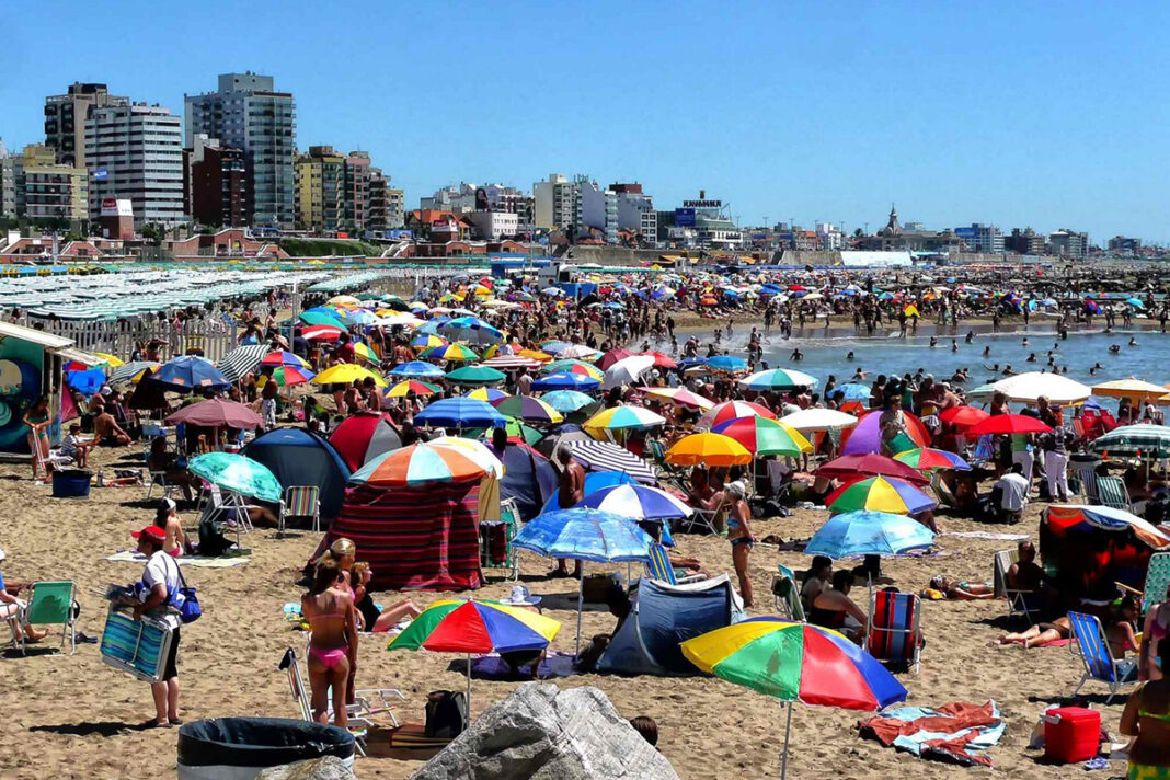 Los operadores turísticos de Mar del Plata sostuvieron que para febrero las reservas superan el 60%. en las plazas hoteleras y extrahoteleras.