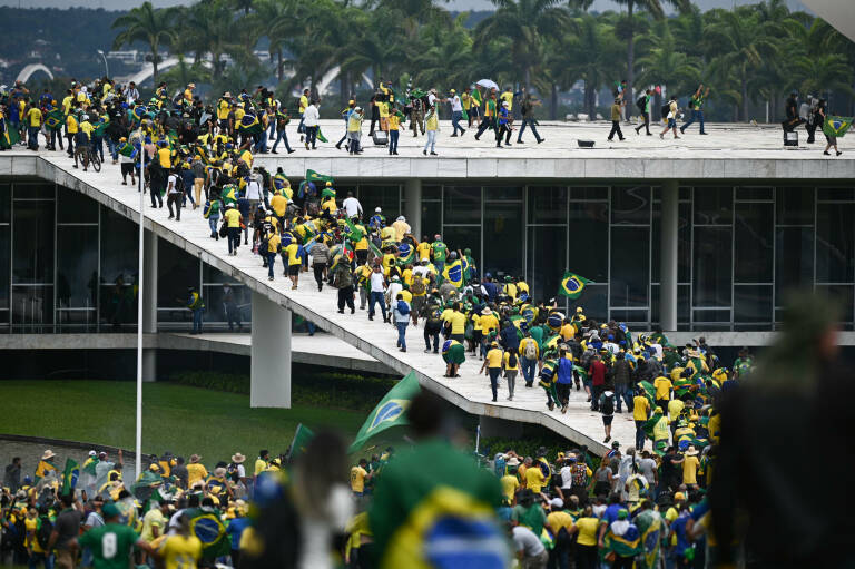El gobernador bonaerense, Axel Kicillof, condenó el actuar de la derecha en Brasil.