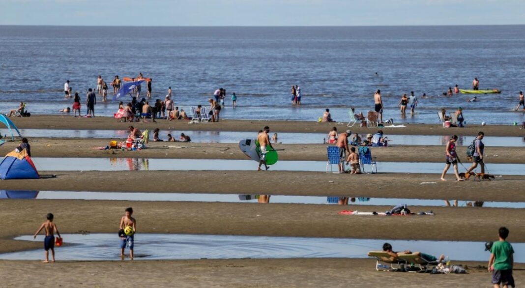 Ensenada, Berisso, Magdalena y Punta Indio, ofrecen río, naturaleza y una variada agenda de actividades a pocos kilómetros del Gran Buenos Aires. Conoce las playas para hacerte una escapada.