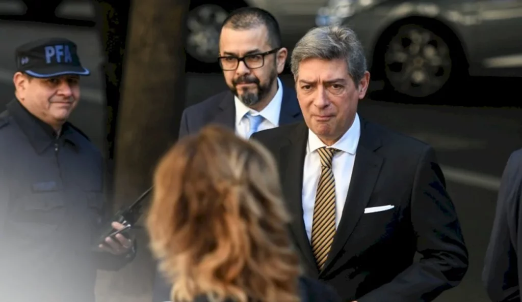 El gobierno bonaerense se sumó a las denuncias contra Silvio Robles y Marcelo D'Alessandro.