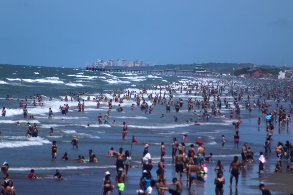 Las playas de La Costa explotaron de turistas de diciembre a esta parte. 