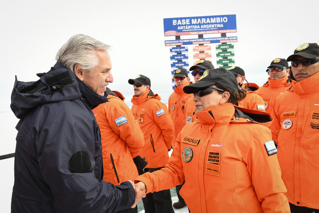 El presidente Alberto Fernández viajó al continente blanco y celebró los 119 años de presencia argentina en la Antártida.