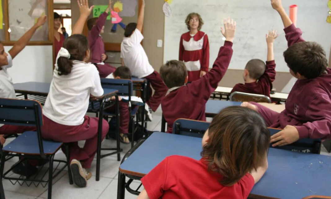 Tras las presiones de AIEPBA para subir las cuotas de los colegios privados a un 22% en agosto, el Gobierno Bonaerense autorizó un incremento del 18% en los aranceles.