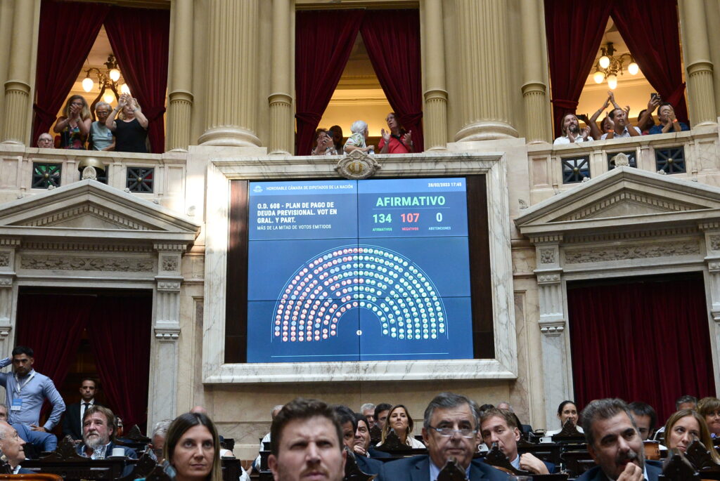 Tras más de seis horas de debate, la Cámara de Diputados logró convertir en ley el plan de pago de deuda previsional.