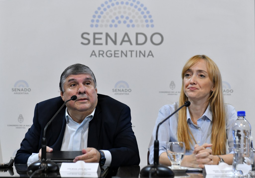 
José Mayans y Anabel Fernández Sagasti, líderes del bloque del Senado del Frente de Todos.