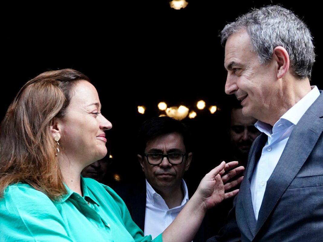 La titular de la Cámara de Diputados, Cecilia Moreau, recibió al expresidente español José Luis Rodríguez Zapatero, que se encuentra de visita en Argentina.