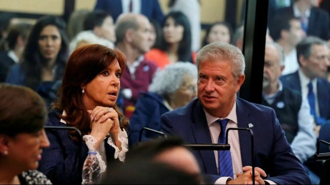 El Tribunal Oral Federal 2 extendió plazos de apelación en la causa Vialidad y Cristina Kirchner volvió a cuestionar el fallo.