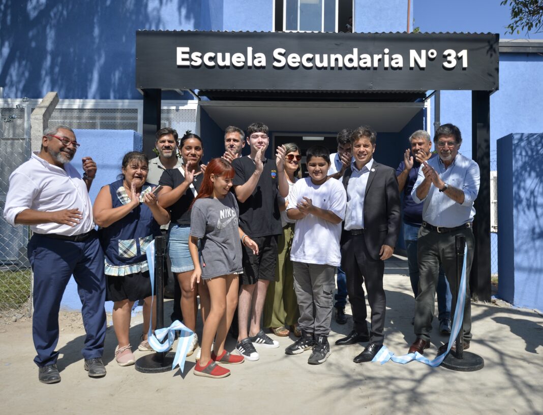 El gobernador Axel Kicillof inauguró el nuevo edificio de la Escuela Secundaria N° 31 de Pilar junto con el intendente local, Federico Achával.