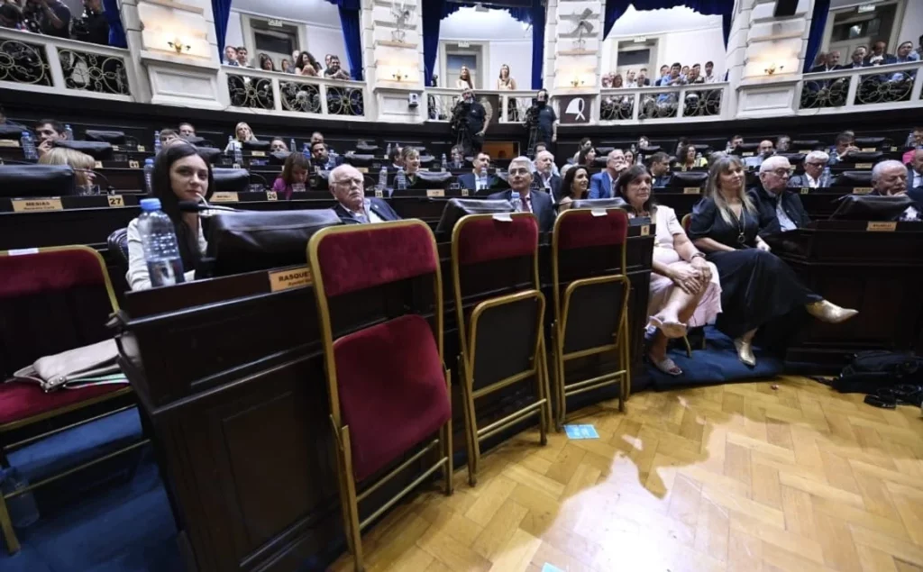 La oposición no recibió a Kicillof en su ingreso a la Legislatura bonaerense porque tuvo una “actitud autoritaria”.