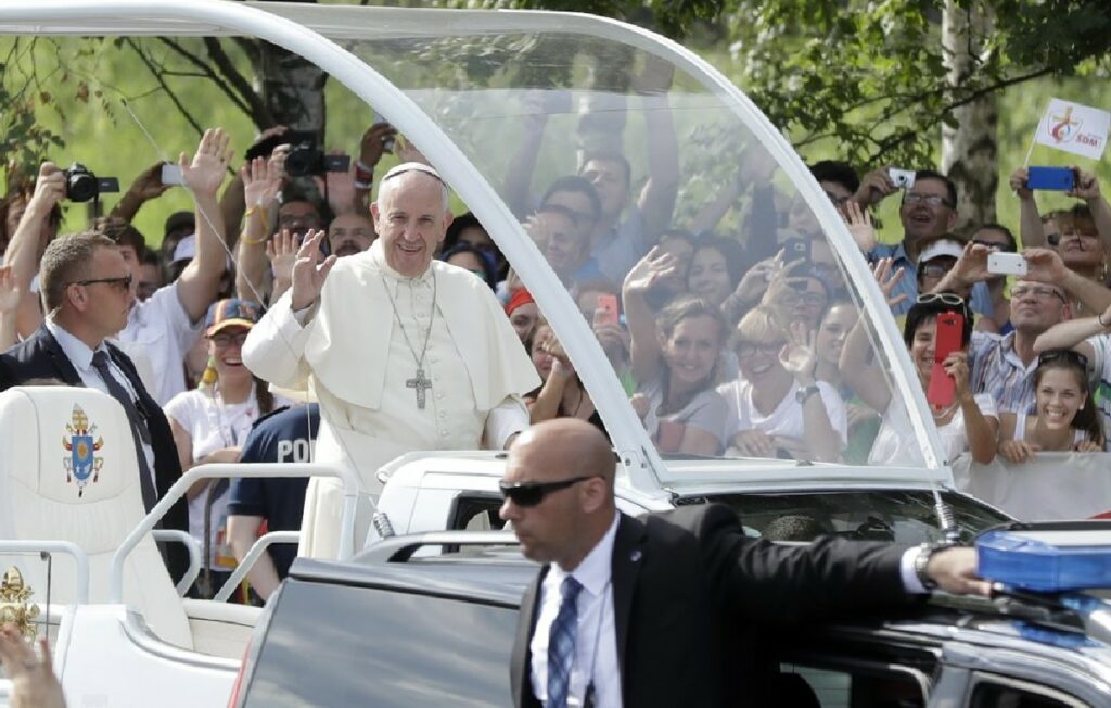 El papa Francisco aclaró que el viaje al país dependerá de la "coyuntura sociopolítica" del país.