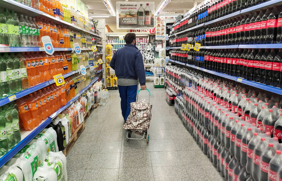 El Ministro de Hacienda y Finanzas provincial informó que los supermercados bonaerenses vendieron por más de $900 mil millones en 2022.