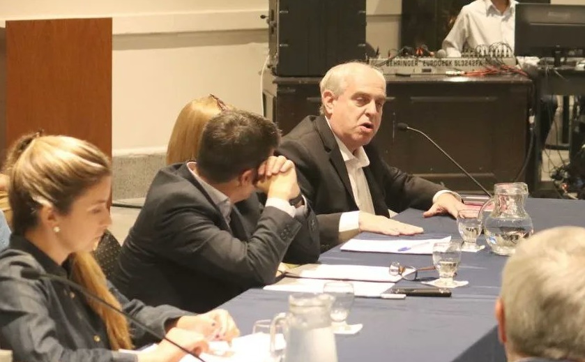 El presidente del bloque de senadores de Juntos, Alejandro Rabinovich, defendió el rechazo a la ley de inquilinos. 