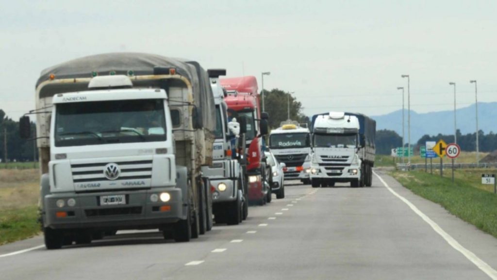 La Dirección de Vialidad Bonaerense restringió la circulación de los camiones a partir de este miércoles debido al feriado de Semana Santa.