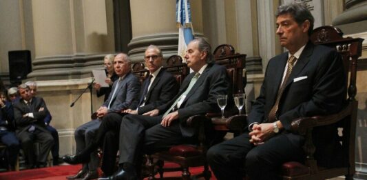 El partido País bonaerense pidió a la Corte Suprema que declare inconstitucional la re reelección de intendentes de la provincia de Buenos Aires.