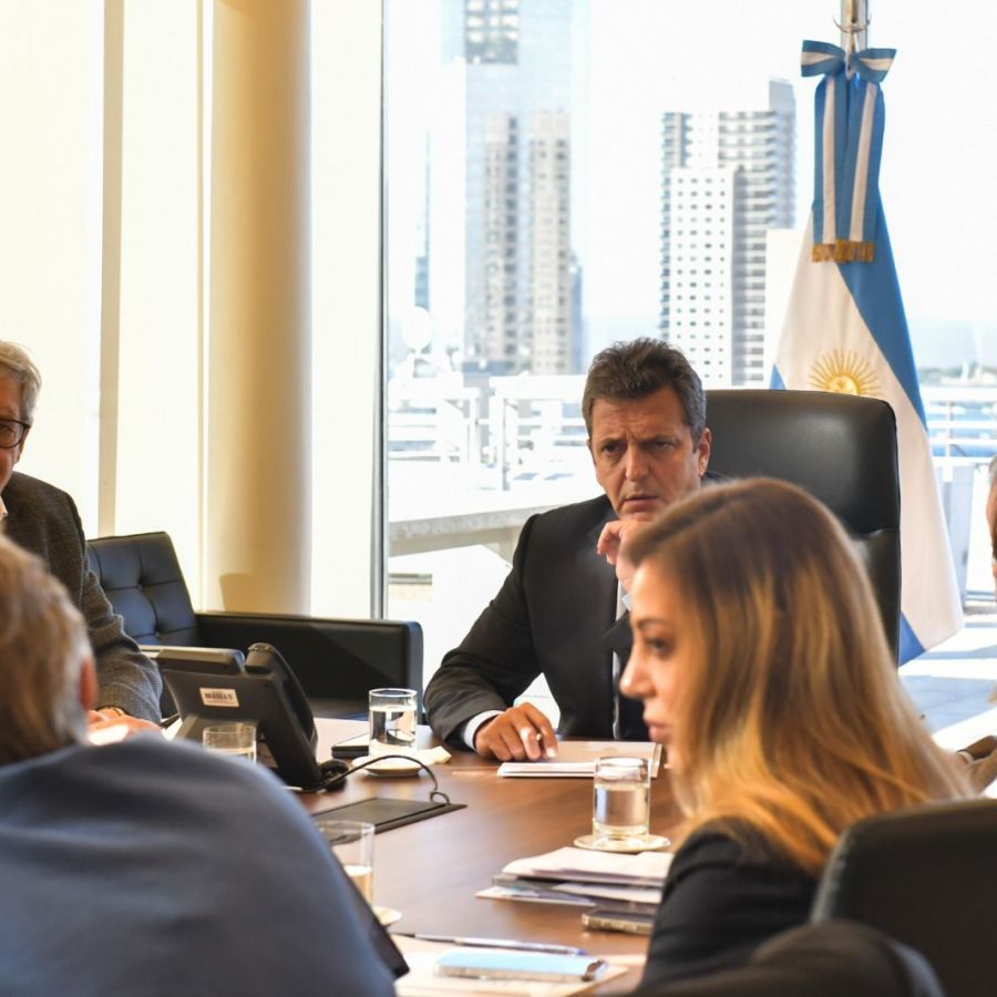 El ministro de Economía y precandidato presidencial del oficialismo, Sergio Massa, se reunirá este lunes con su equipo económico.