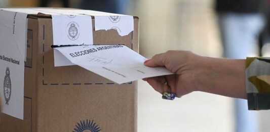 El Juzgado de La Plata tuvo que intimar a 217 precandidatos bonaerenses que incumplían las reglas electorales.