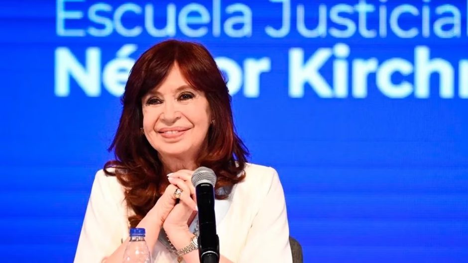 La vicepresidenta Cristina Kirchner fue sobreseída por un juez federal de la causa de la Ruta del dinero K.