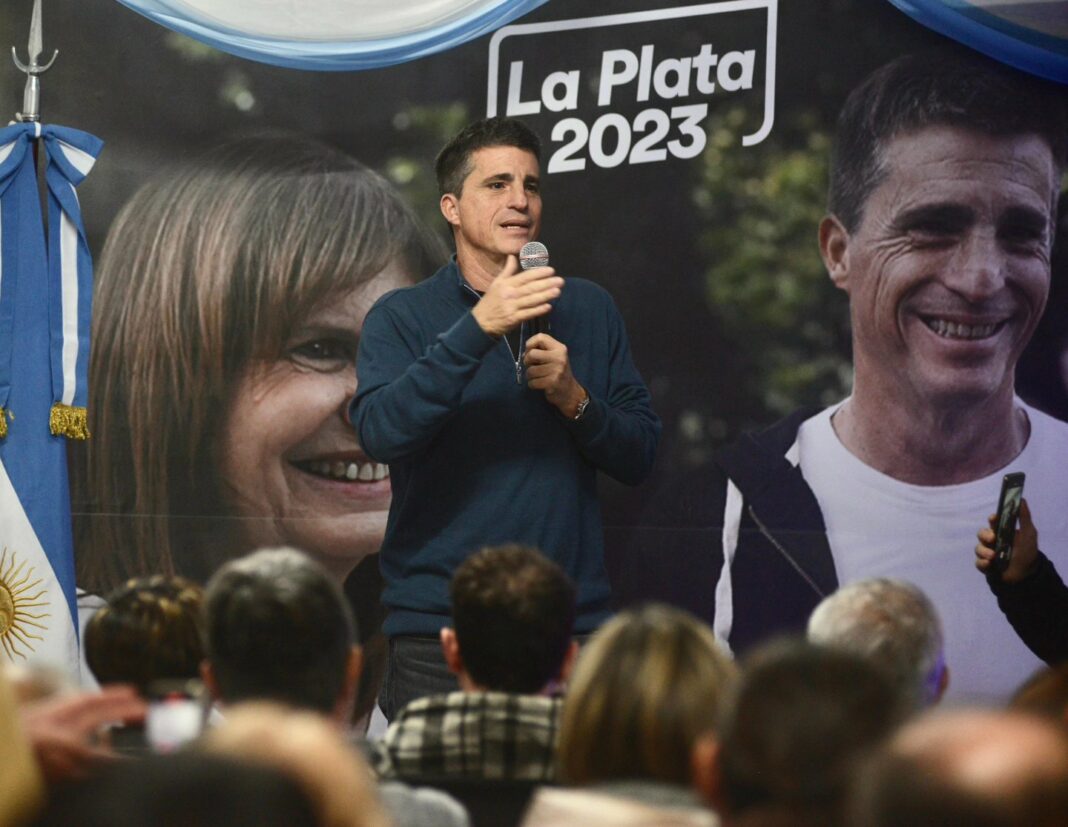 El precandidato a intendente de La Plata, Juan Pablo Allan, presentó sus propuestas educativas.
