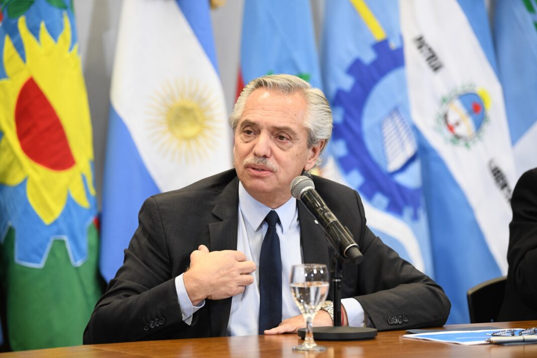 Alberto Fernández criticó a Milei y el discurso negacionista que pondera en su campaña presidencial.