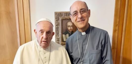 El Papa Francisco designó al obispo Victor Tucho Fernandez al frente de un ministerio central del Vaticano. El mensaje oficial.