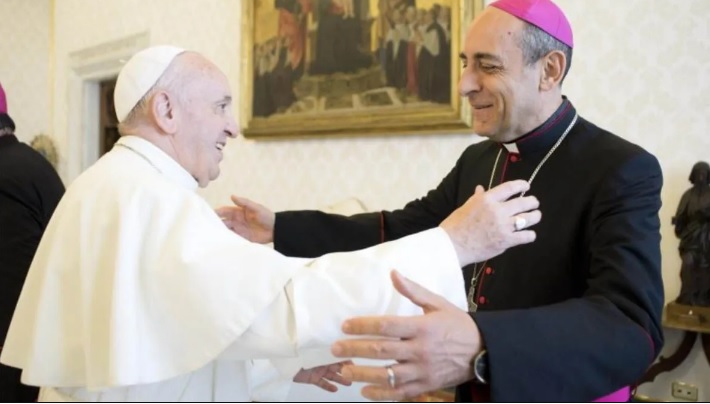 Tucho Fernández viajó al Vaticano para visitar al Papa Francisco. 