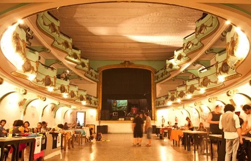 El Teatro Verdi, donde estará el búnker de Grabois en estas PASO.
