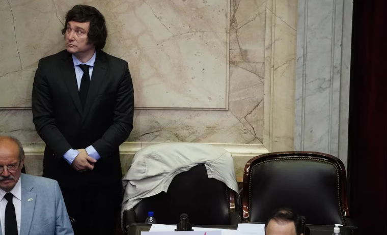 Cómo fue la actividad del candidato presidencial de La Libertad Avanza, Javier Milei, en la Cámara de Diputados y por qué se lo crítica por su desempeño legislativo.