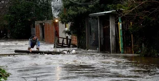 Luego del fuerte temporal en La Plata, las autoridades municipales informaron que más de 500 personas debieron ser evacuadas de sus hogares.