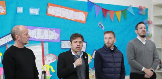 Kicillof encabezó la inauguración de un jardín en Lomas de Zamora y advirtió que el voto de octubre tendrá consecuencias a futuro.