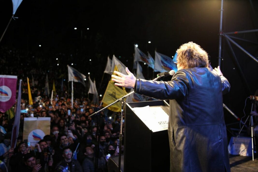Javier Milei tiene el acto a partir de las 19 horas en el Movistar Arena, ubicado en el barrio de Villa Crespo, Ciudad Autónoma de Buenos Aires.