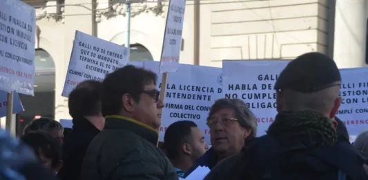El sindicato de los municipales de Olavarría sostiene que el intendente del PRO, Ezequiel Galli, abandonó el municipio al pedir licencia, tras la derrota electoral del domingo.