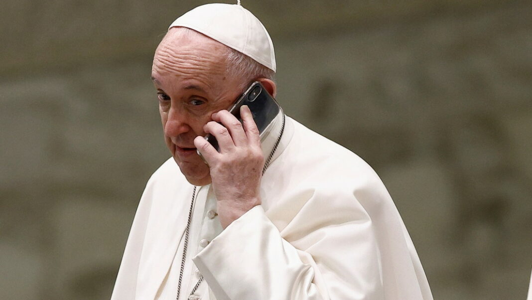 El Papa Francisco mantuvo una charla telefónica con Milei para felicitarlo por su victoria en el balotaje. El mandatario electo lo invitó a visitar el país.