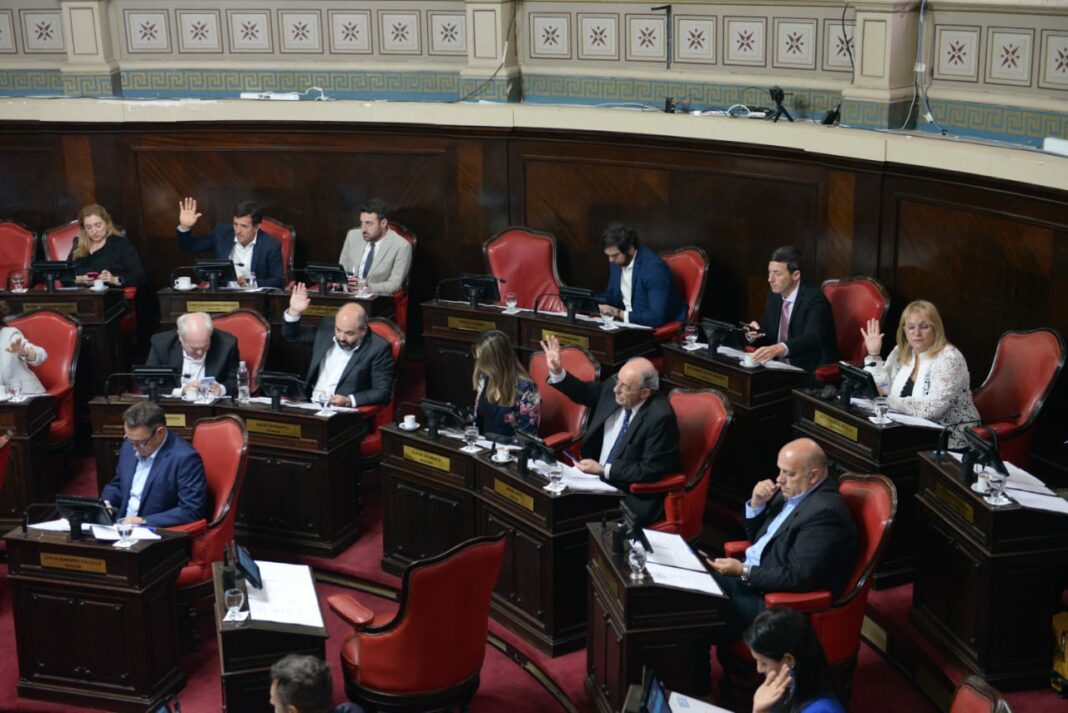 El bloque de senadores de Juntos sostuvo que las deudas que mantiene Kicillof con los municipios “imposibilitó discutir