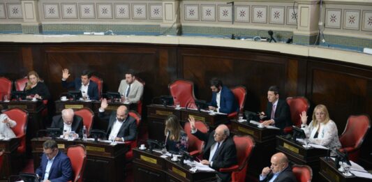 El bloque de senadores de Juntos sostuvo que las deudas que mantiene Kicillof con los municipios “imposibilitó discutir" el proyecto en el recinto.