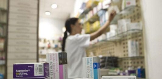 Farmacias bonaerenses definieron la suspensión de la venta de medicamentos por obras sociales, que les pagan en un plazo entre 30 a 90 días.