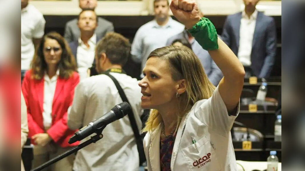 La diputada bonaerense, Lura Cano, manifestó su enojo por con la caída de las sesiones de esta semana y responsabilizó a los bloques mayoritarios.