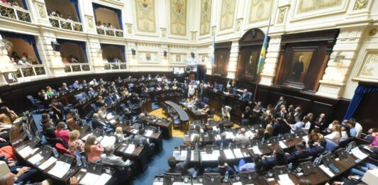 La Cámara de Diputados bonaerense sancionó la reforma de la Ley de Ministerios, votó a un vice libertario y designó funcionarios de ley.