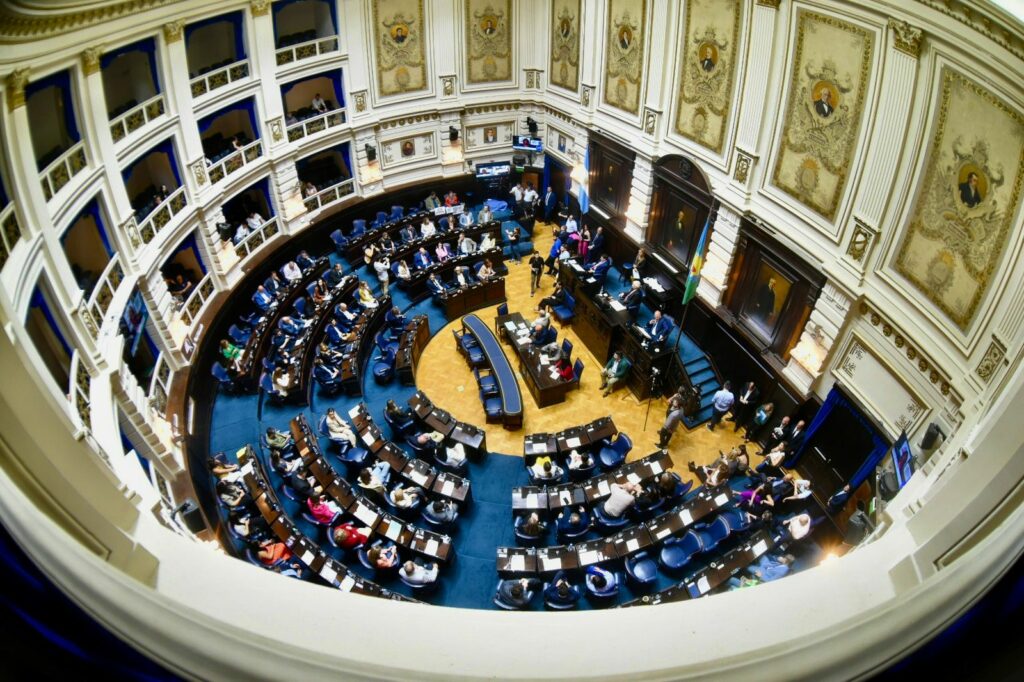 En la Legislatura bonaerense negocian a contrarreloj para realizar la sesión doble de este jueves. 