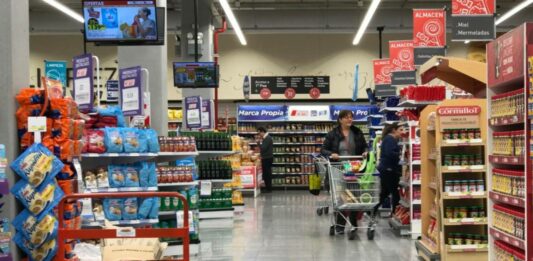 Impulsada por la suba en los sectores de Salud y Alimentos y bebidas, la inflación de noviembre alcanzó el 12,8%, la más alta del año.