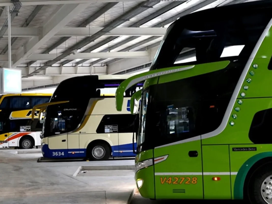 El Ministerio de Transporte bonaerense convoca a la ciudadanía a participar en una consulta pública para discutir el aumento del 45% en las tarifas de colectivos interurbanos y rurales.