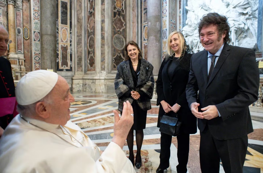Milei en su primer encuentro con el Papa Francisco. 