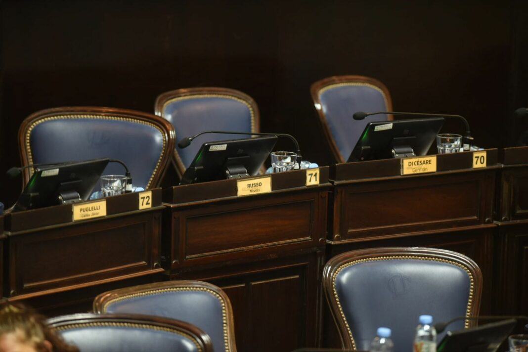 Kicillof, Máximo Kirchner Insaurralde Massa Los diputados bonaerenses de Sergio Massa vaciaron el recinto de la Cámara baja para mostrar su malestar con Kicillof, Máximo Kirchner e Insaurralde.