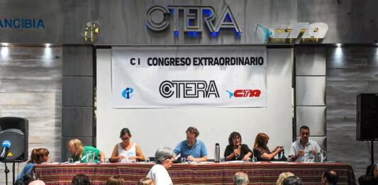 CTERA anunció un paro docente nacional de 24 horas para el próximo lunes en rechazo a la eliminación del FONID y los recortes en infraestructura y comedores escolares.