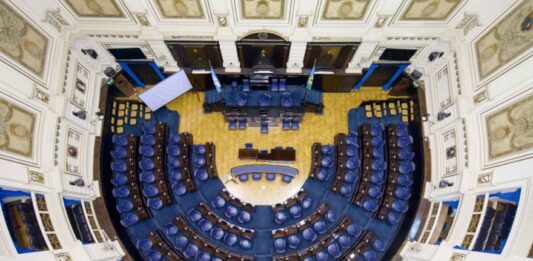 En la tercera semana de abril, diputados y senadores de la Legislatura bonaerense mantendrán una serie de reuniones de comisión.