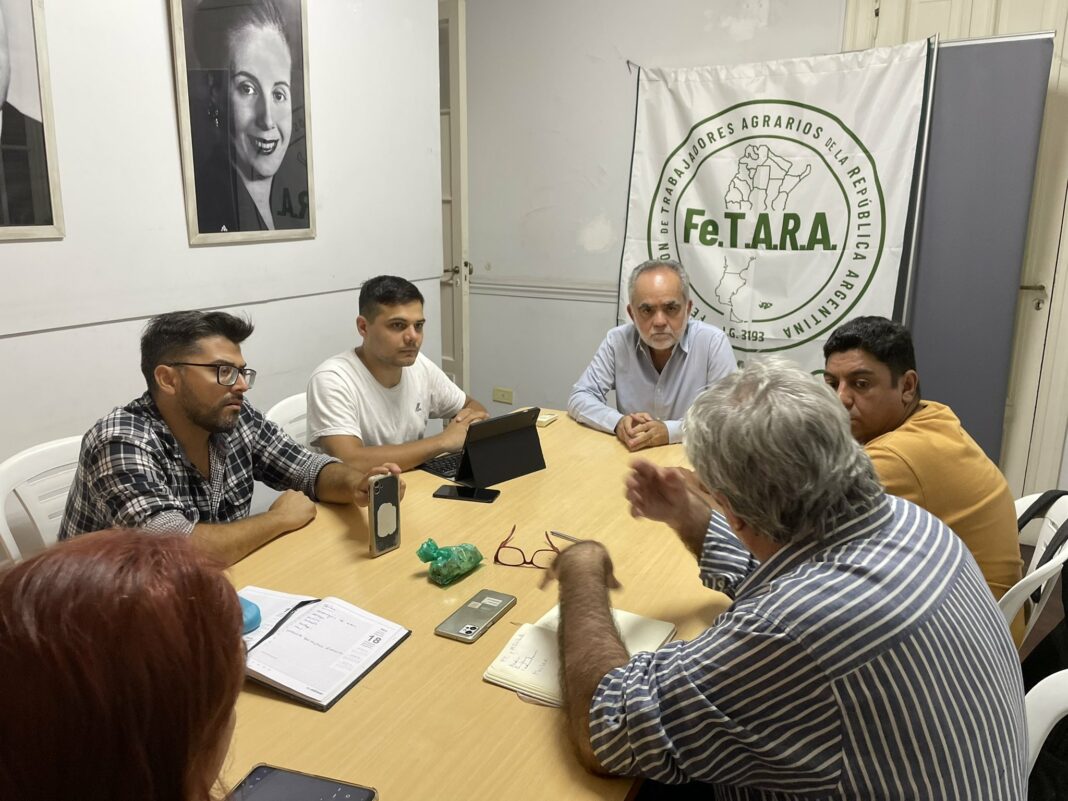 La entidad agropecuaria FETARA criticó este lunes a la Mesa de Enlace por apoyar el decreto de necesidad y urgenciad (DNU) de Javier Milei.
