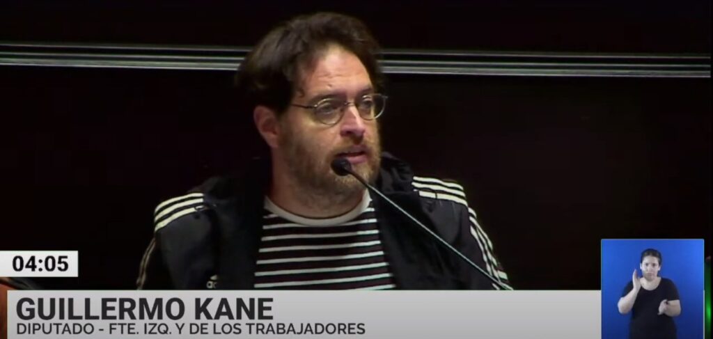 El legislador Guillermo Kane - integrante del bloque Frente de Izquierda y de los Trabajadores 