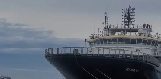 Avanza la exploración petrolera en la Costa Atlántica, con el amarre de un nuevo buque de apoyo en el puerto de Mar del Plata.