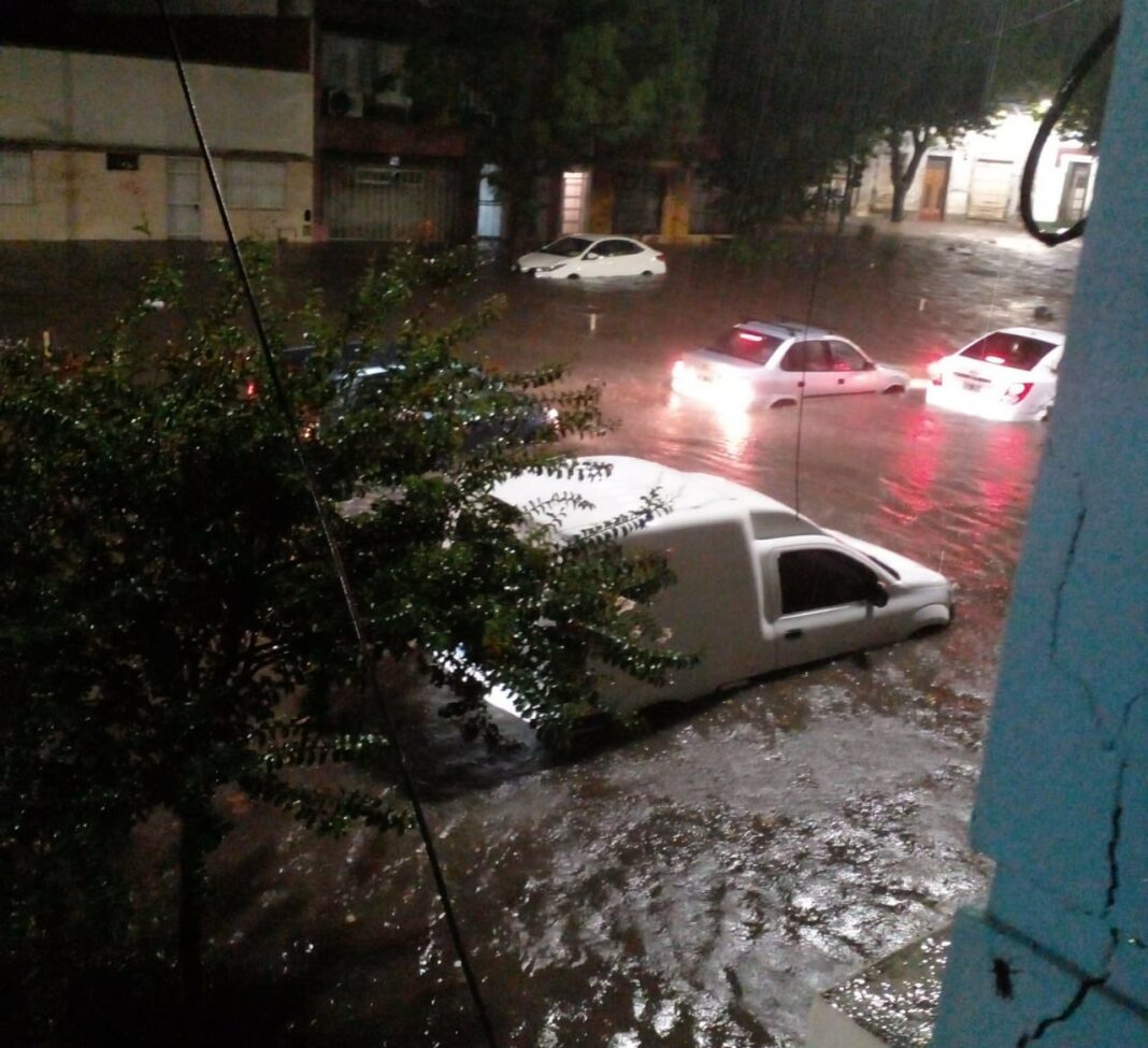 Las localidades del AMBA más afectadas por el temporal fueron La Plata, Almirante Brown y Ezeiza. Qué dice el pronostico para el miércoles.
