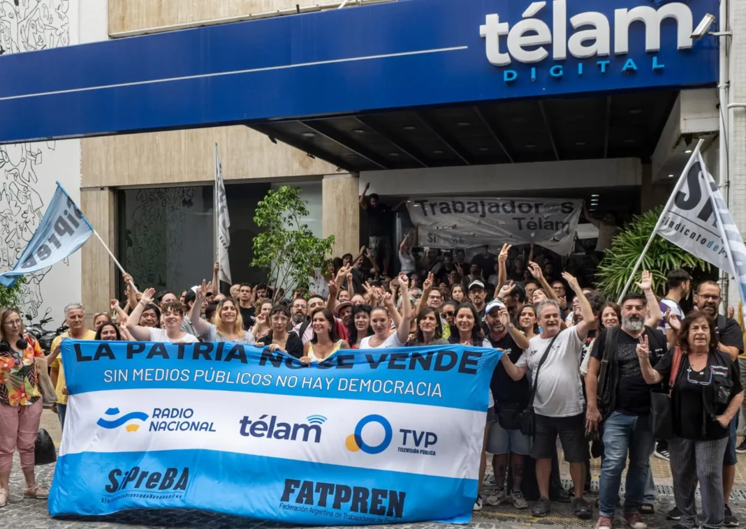 Legisladores bonaerenses del peronismo y la izquierda repudiaron el cierre de Télam y se solidarizaron con los trabajadores de la agencia.
