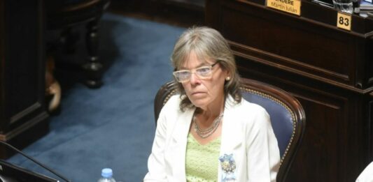 La diputada del bloque UCR + Cambio Federal, María Belén Malaisi, cuestionó a Milei por la quita del FONID y el recorte en universidades públicas.